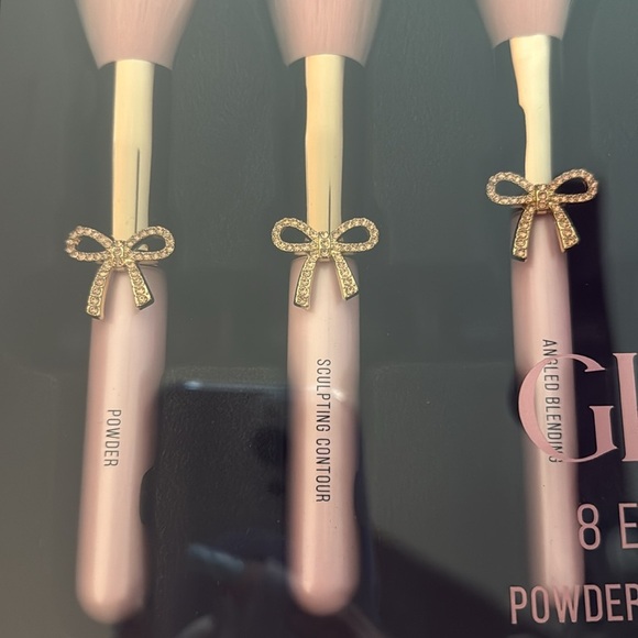 Glitz & Glam Bow makeup brushes viral 🎀🎀🎀💎💎💎 - Picture 7 of 14